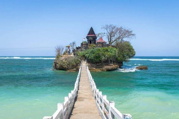 Pantai Balekambang
