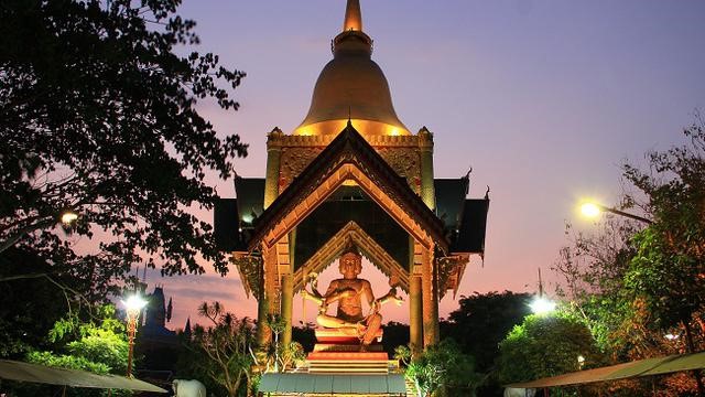 Patung Buddha Empat Rupa