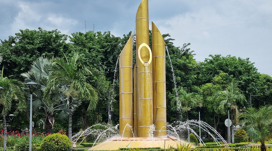 Monumen Bambu Runcing Surabaya